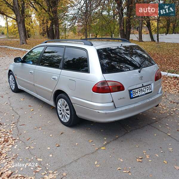 Універсал Toyota Avensis 2001 в Синельниковому
