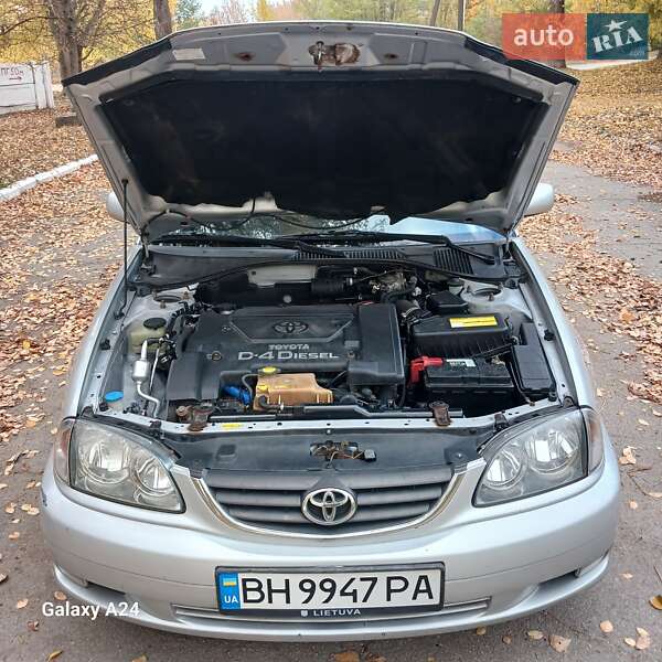 Універсал Toyota Avensis 2001 в Синельниковому