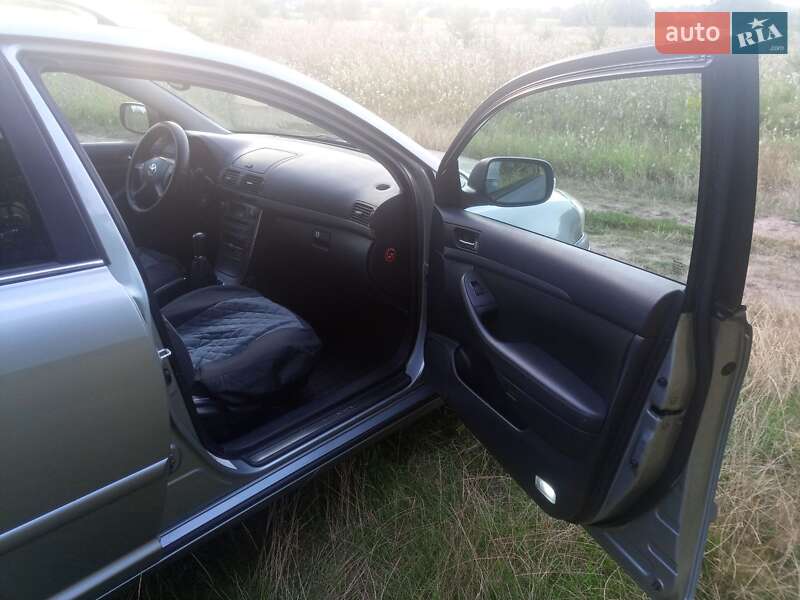 Універсал Toyota Avensis 2008 в Чернігові
