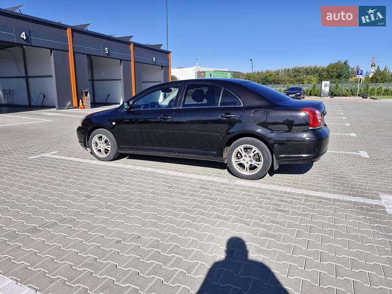 Седан Toyota Avensis 2005 в Виннице
