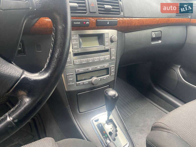 Седан Toyota Avensis 2006 в Киеве