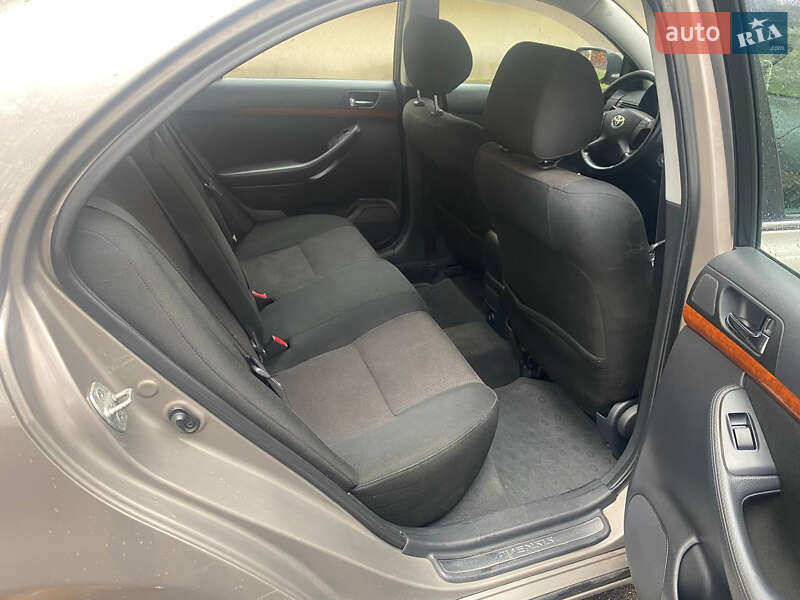 Седан Toyota Avensis 2006 в Киеве