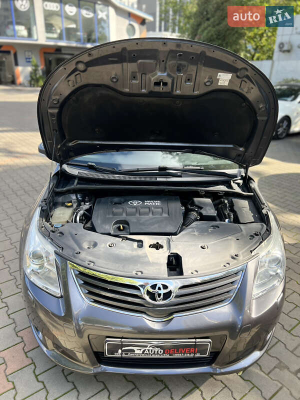 Седан Toyota Avensis 2009 в Одессе