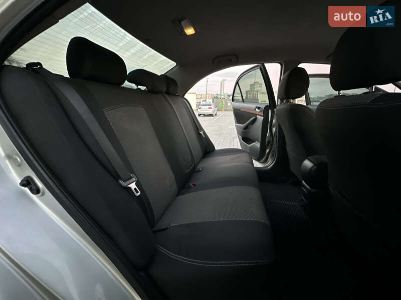 Седан Toyota Avensis 2007 в Одессе