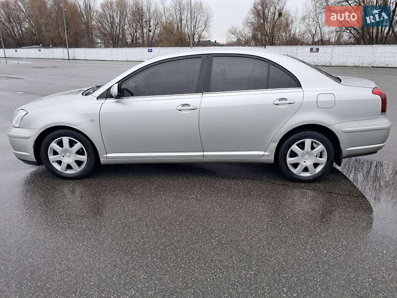 Седан Toyota Avensis 2005 в Києві