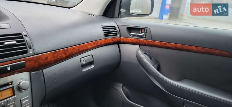 Седан Toyota Avensis 2006 в Черкассах