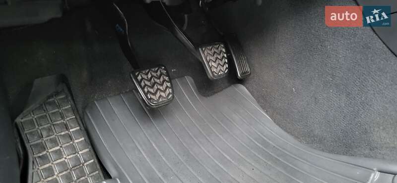 Седан Toyota Avensis 2006 в Черкассах