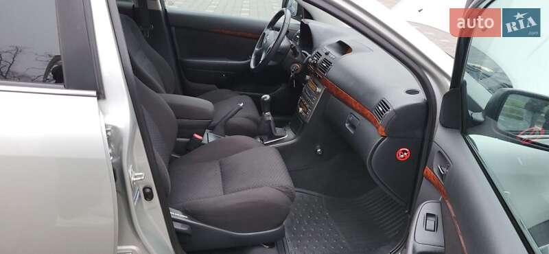 Седан Toyota Avensis 2006 в Черкассах