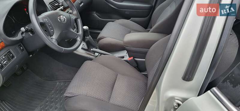Седан Toyota Avensis 2006 в Черкассах