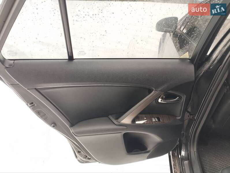 Универсал Toyota Avensis 2012 в Кременце