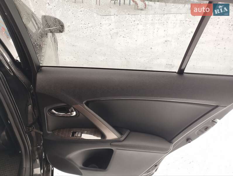 Универсал Toyota Avensis 2012 в Кременце