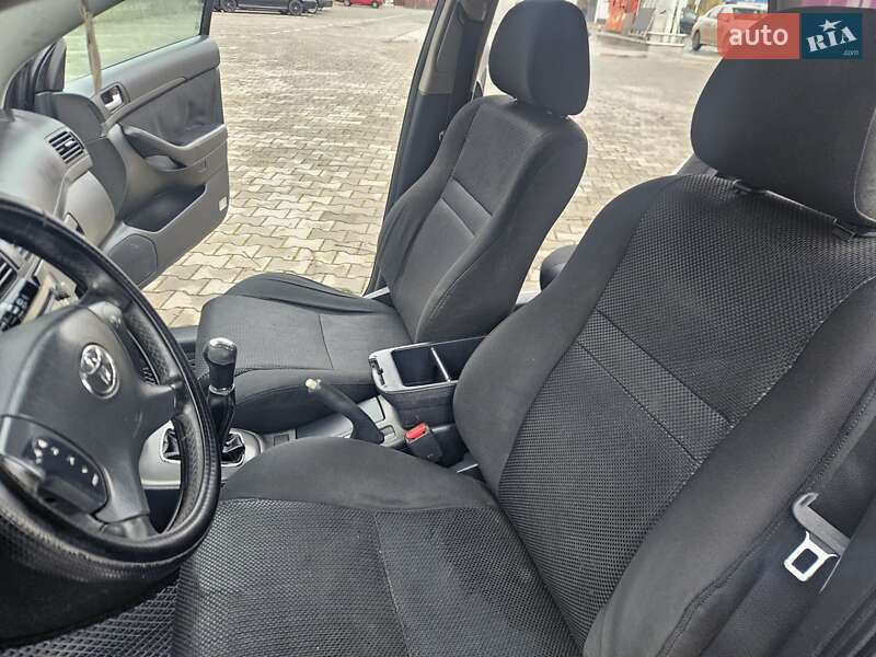 Універсал Toyota Avensis 2004 в Вінниці