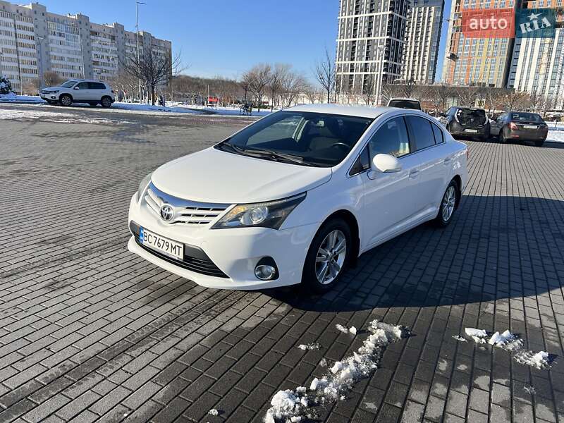 Седан Toyota Avensis 2012 в Львове