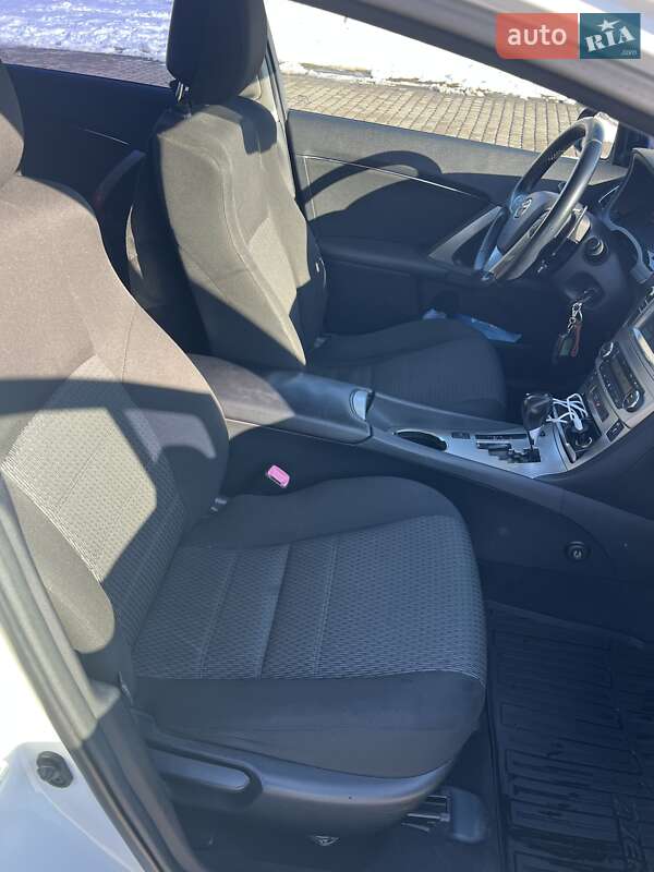 Седан Toyota Avensis 2012 в Львове