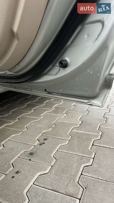 Седан Toyota Avensis 2006 в Киеве