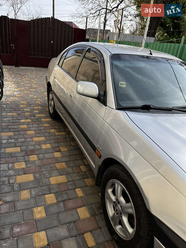 Седан Toyota Avensis 1998 в Белгороде-Днестровском