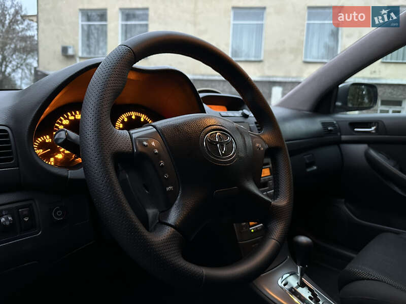 Седан Toyota Avensis 2004 в Одессе