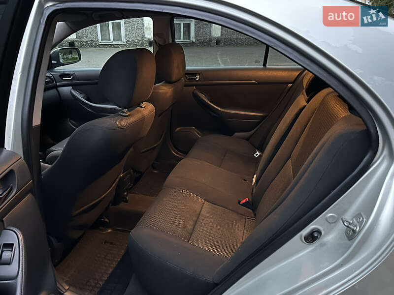 Седан Toyota Avensis 2004 в Одессе