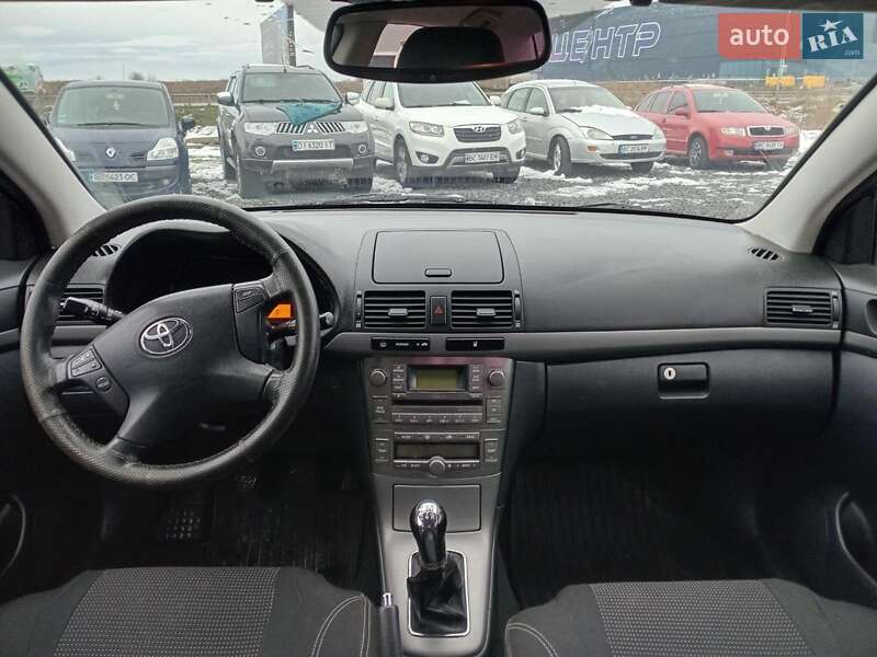 Седан Toyota Avensis 2008 в Львове