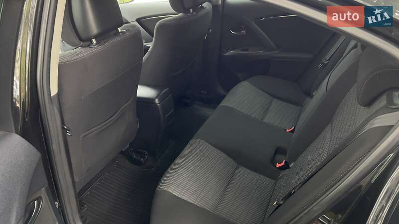 Седан Toyota Avensis 2011 в Первомайске