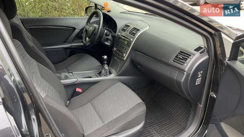 Седан Toyota Avensis 2011 в Первомайске