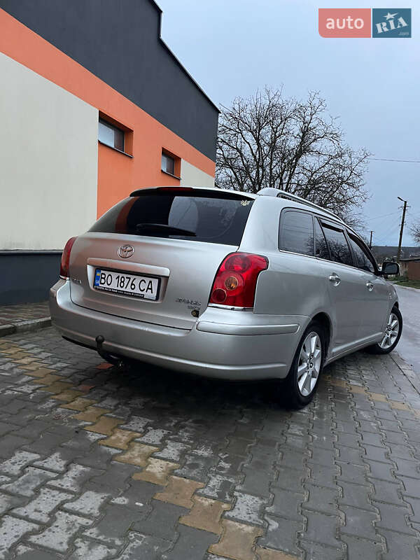 Универсал Toyota Avensis 2005 в Новой Ушице