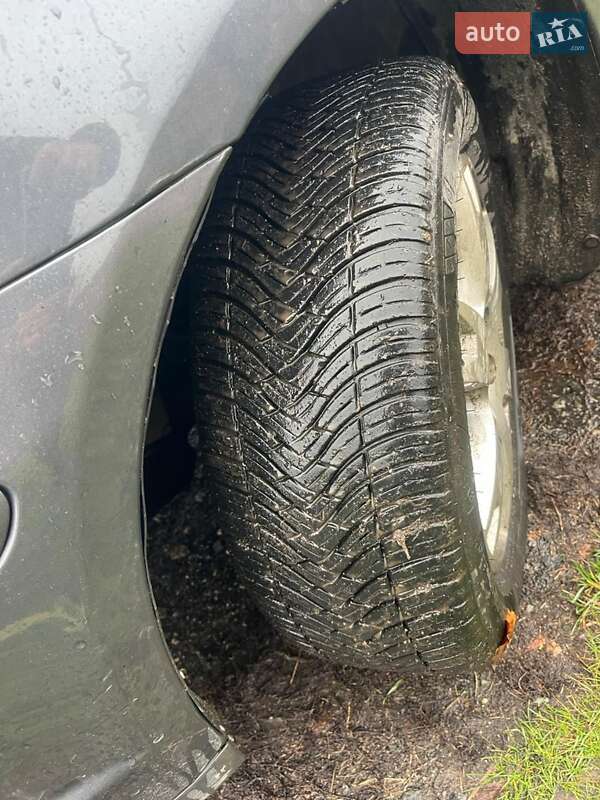 Седан Toyota Avensis 2005 в Днепре