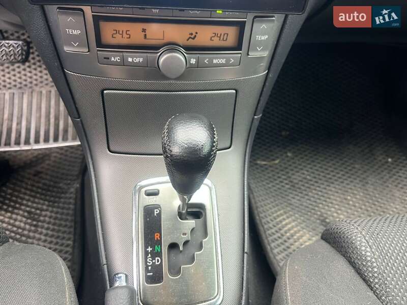 Седан Toyota Avensis 2005 в Днепре