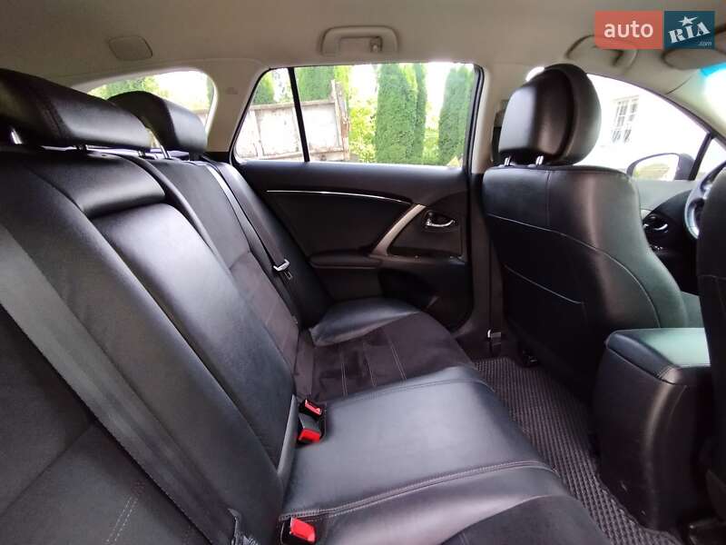 Универсал Toyota Avensis 2012 в Кременце