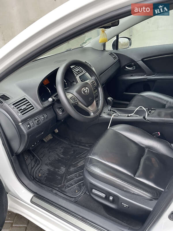 Универсал Toyota Avensis 2010 в Измаиле