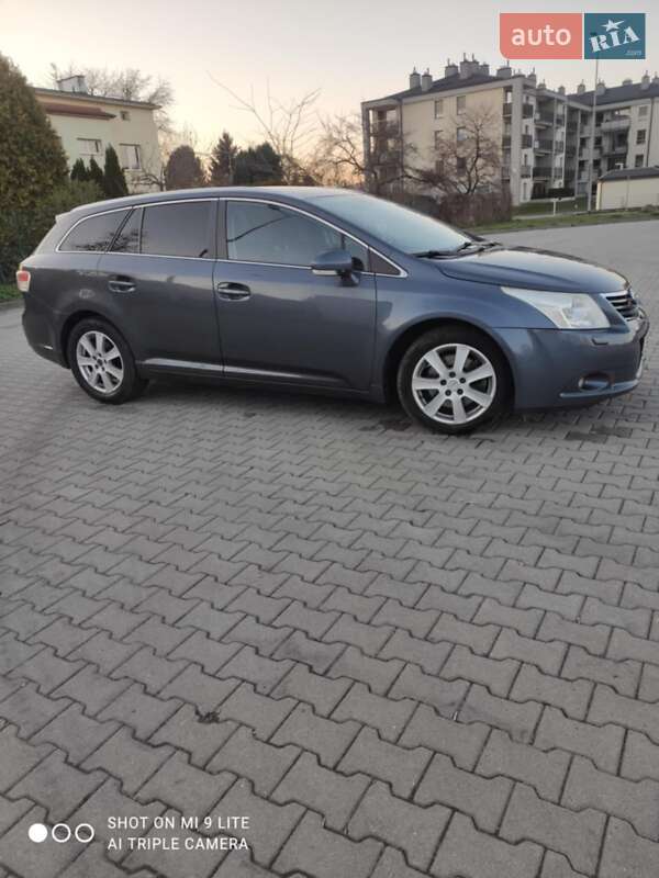 Универсал Toyota Avensis 2010 в Хырове