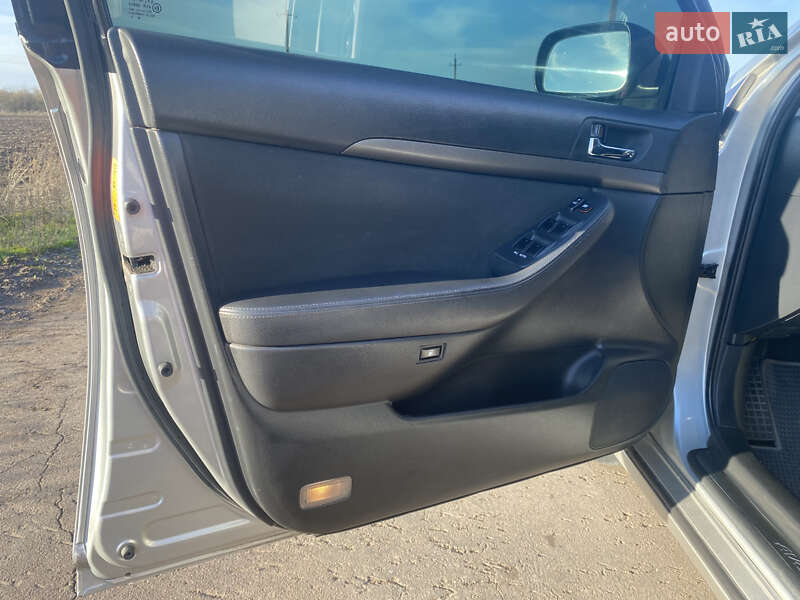 Ліфтбек Toyota Avensis 2006 в Новоархангельську