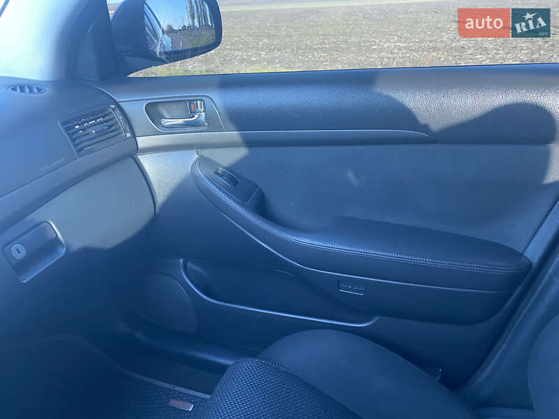 Ліфтбек Toyota Avensis 2006 в Новоархангельську