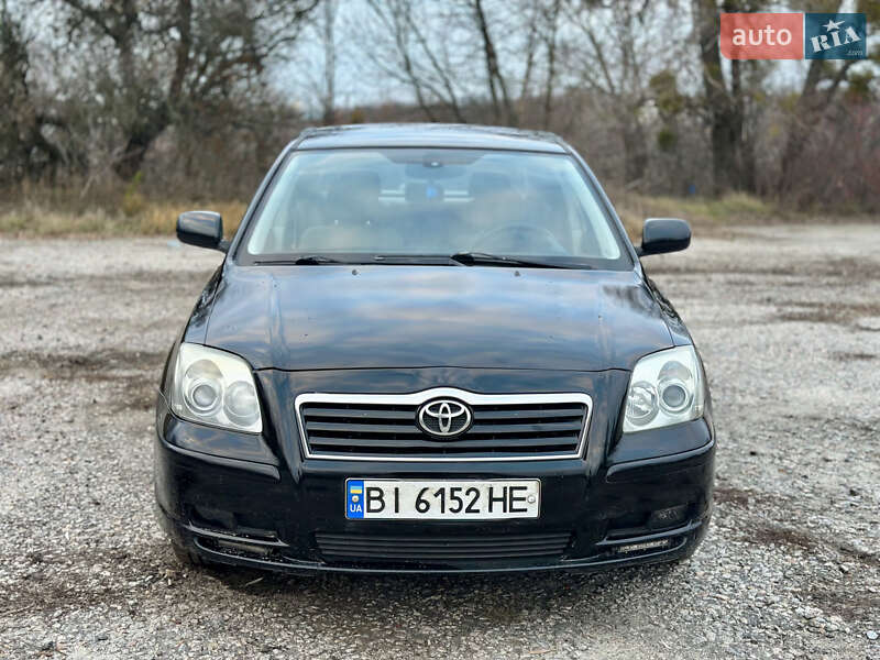 Седан Toyota Avensis 2004 в Сумах