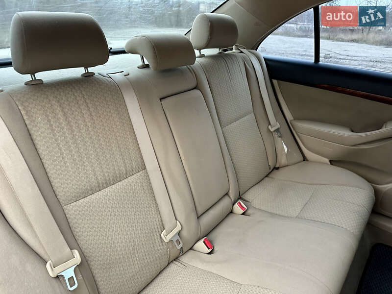 Седан Toyota Avensis 2004 в Сумах