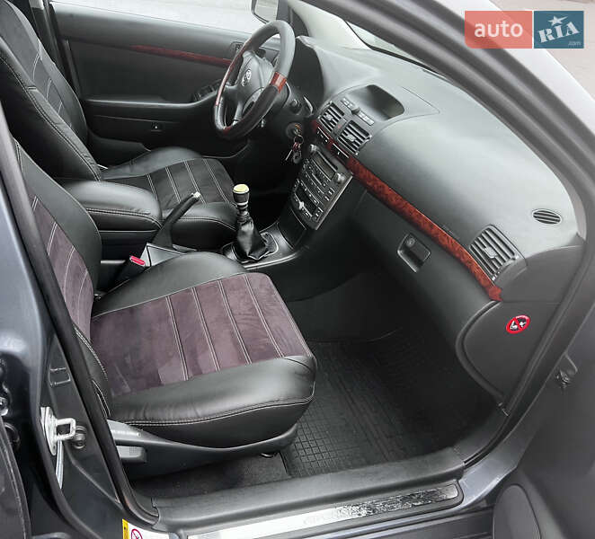 Універсал Toyota Avensis 2006 в Бучі