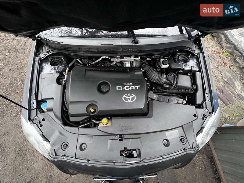 Універсал Toyota Avensis 2006 в Бучі