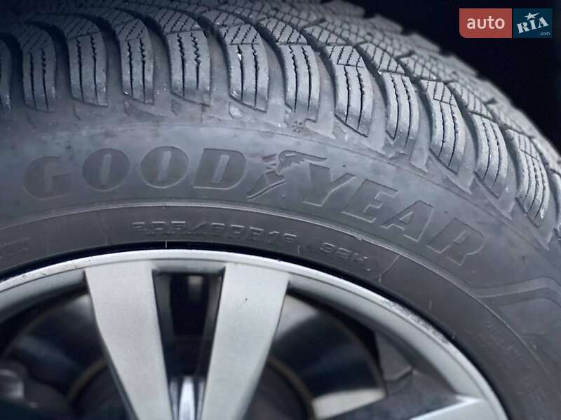 Універсал Toyota Avensis 2011 в Києві