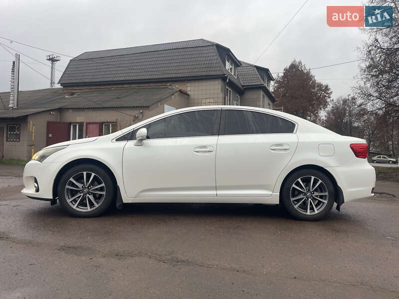 Седан Toyota Avensis 2013 в Бахмаче