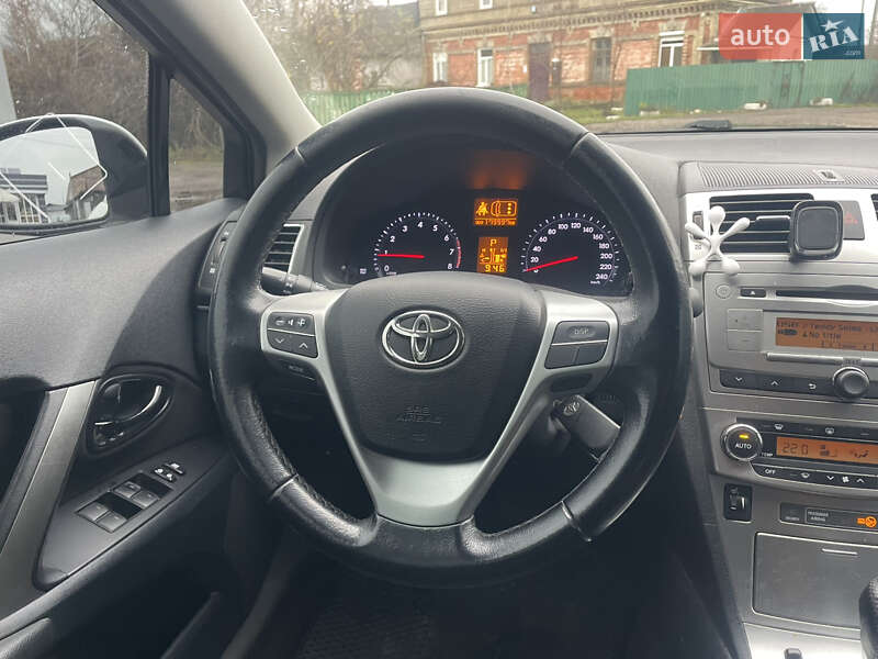Седан Toyota Avensis 2013 в Бахмаче