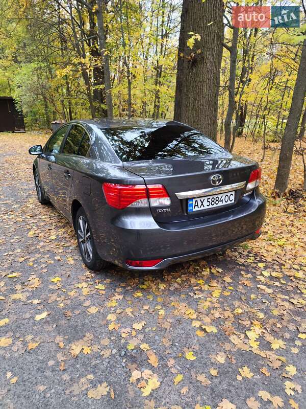 Седан Toyota Avensis 2012 в Харькове