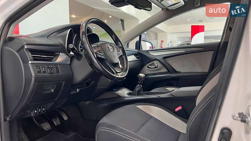 Універсал Toyota Avensis 2016 в Ужгороді фото 13 Універсал Toyota Avensis 2016 в Ужгороді