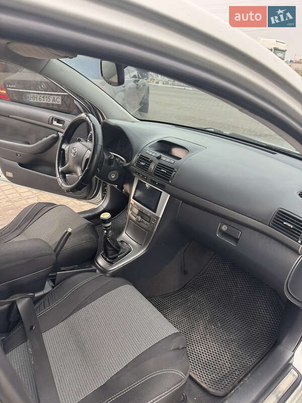 Универсал Toyota Avensis 2005 в Нерубайском