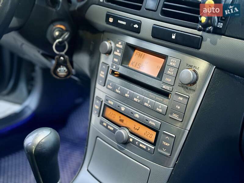 Седан Toyota Avensis 2008 в Львові