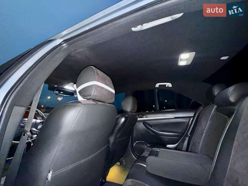 Седан Toyota Avensis 2008 в Львові