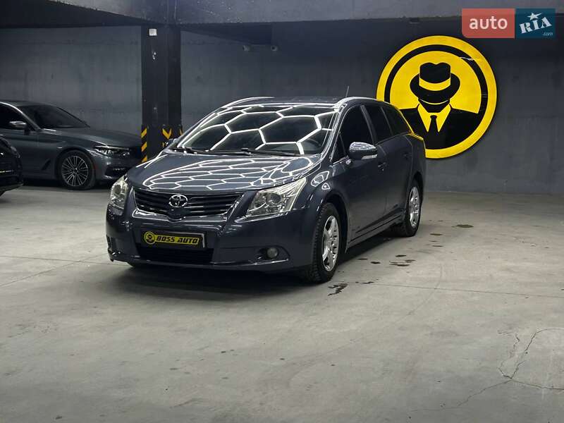 Универсал Toyota Avensis 2008 в Черновцах
