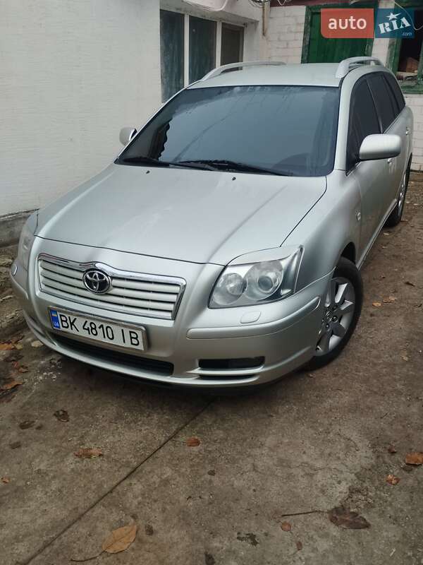 Универсал Toyota Avensis 2005 в Покровском