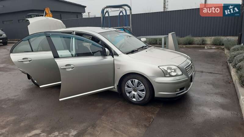 Седан Toyota Avensis 2003 в Виннице