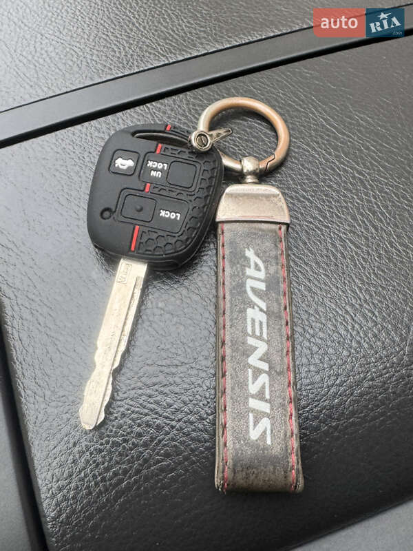 Универсал Toyota Avensis 2005 в Луцке