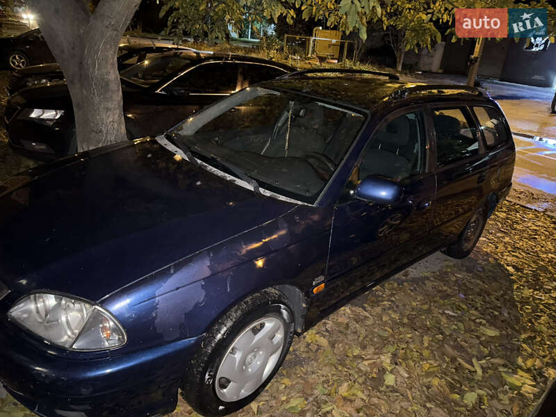 Универсал Toyota Avensis 2002 в Черкассах